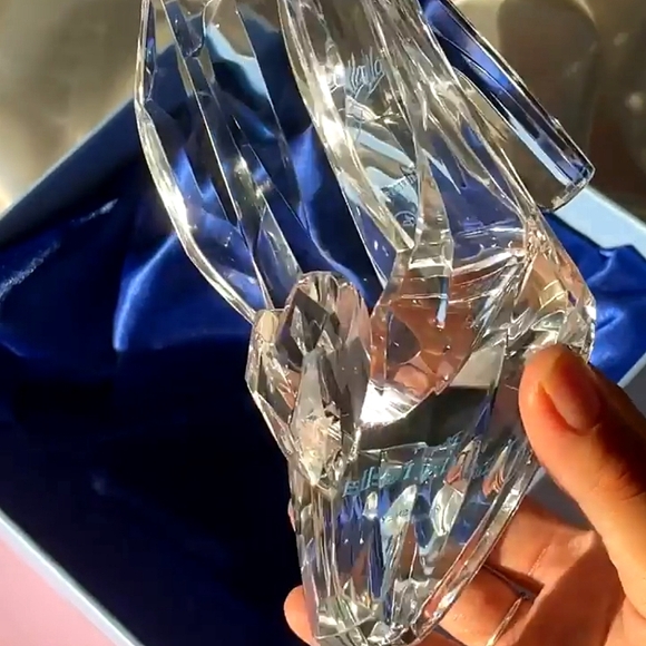 Cinderella Glass Slipper Brush Storage - Picture 5 of 16